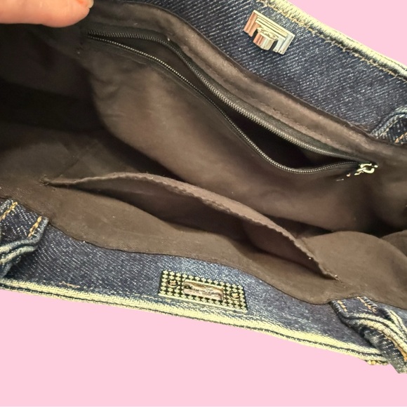 NWT VINTAGE STYLE JEANS HANDBAG WITH DETACHABLE ADJUSTABLE STRAP & BAG CHARMS - Picture 7 of 12